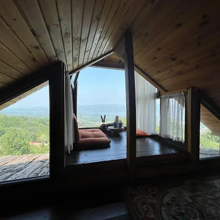 Kirmizi Hobbit Evi