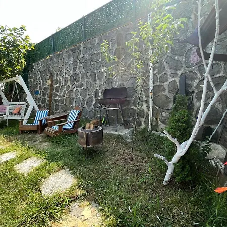 Kirmizi Hobbit Evi 사판자