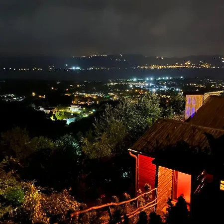 Kirmizi Hobbit Evi 호텔 사판자