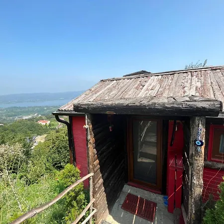 Kirmizi Hobbit Evi 4*