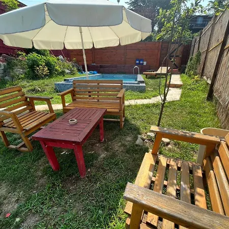 Kirmizi Hobbit Evi