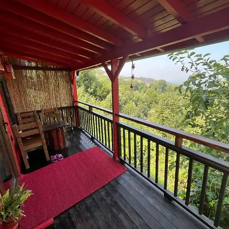 Kirmizi Hobbit Evi