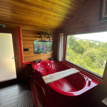 Kirmizi Hobbit Evi 호텔