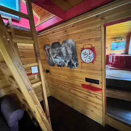 Kirmizi Hobbit Evi 호텔