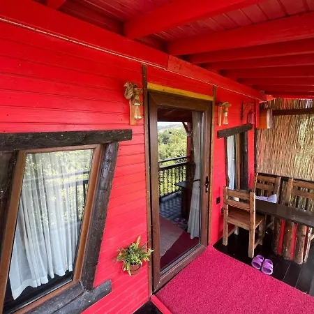 Kirmizi Hobbit Evi 호텔 사판자